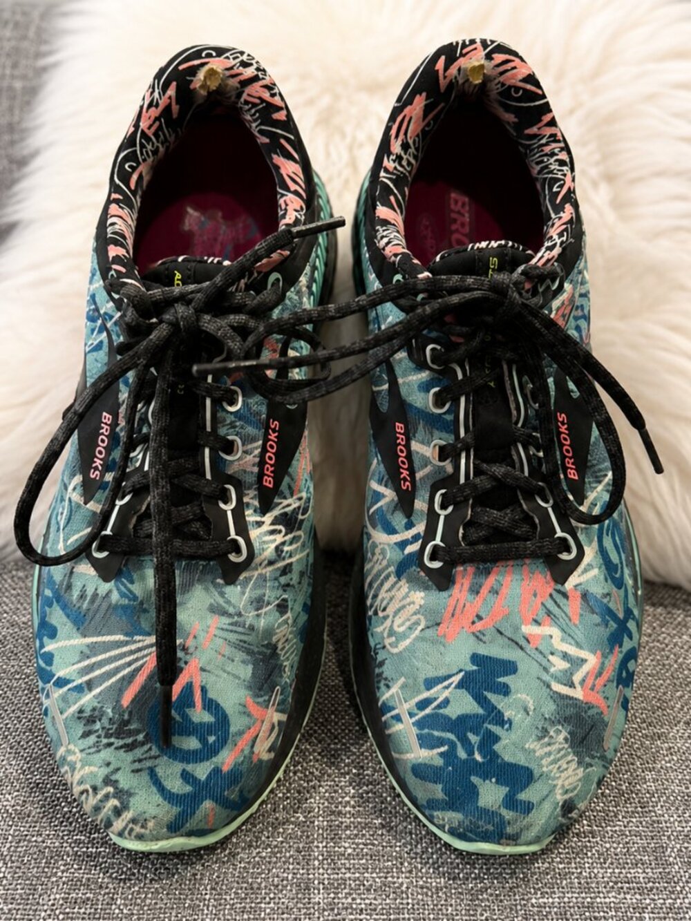 Brooks Adrenaline GTS Women’s 9.5 Graffiti Tropical Running Shoes 1203531B095